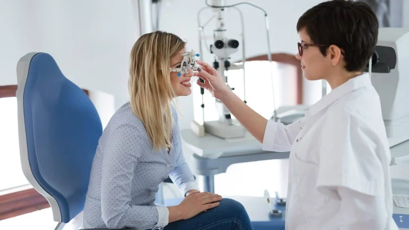 Thường xuyên kiểm tra mắt để bảo vệ thị lực