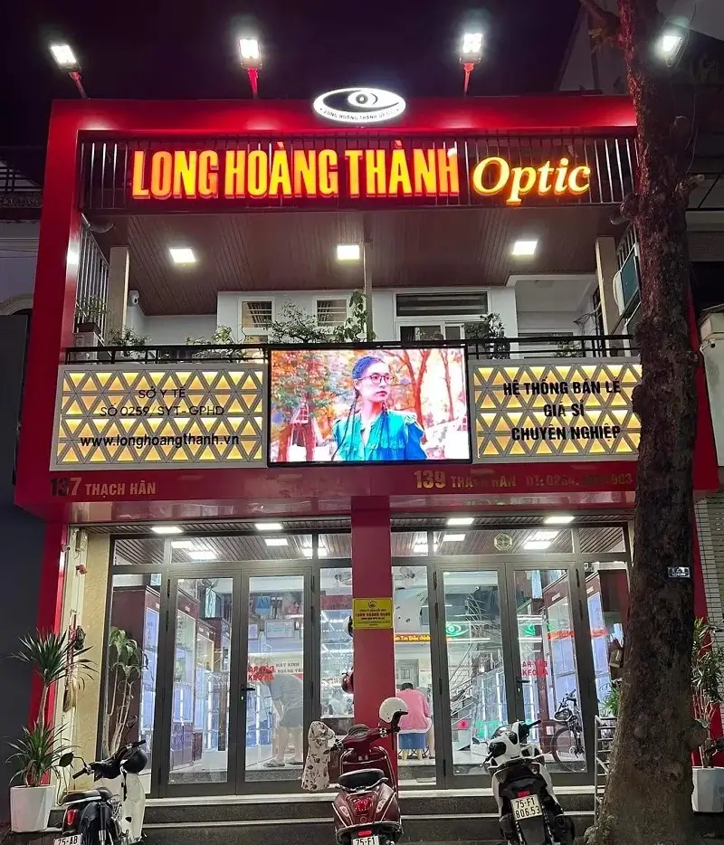 Sở hữu gọng kính Gucci chính hãng tại Mắt Kính Long Hoàng Thành ngay hôm nay!