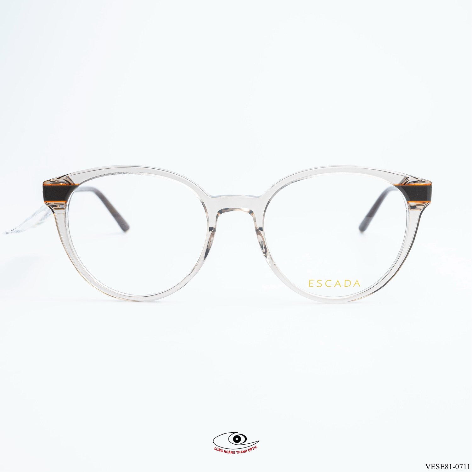 Gọng kính cận nữ Escada trong suốt, dáng tròn, tạo vẻ thanh lịch cho chị em công sở.