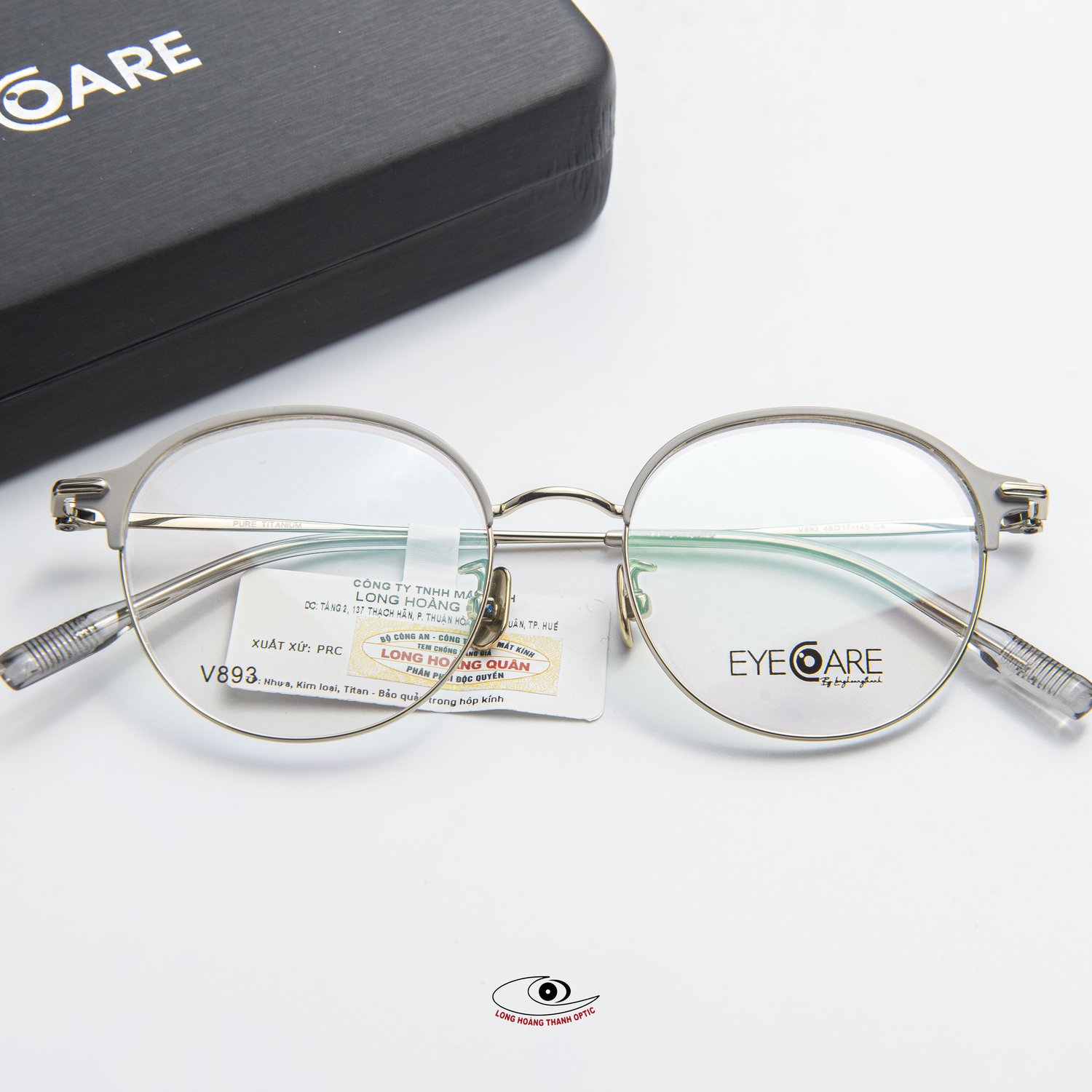 An tâm khi mua gọng kính tròn bầu Eyecare tại Long Hoàng Thành