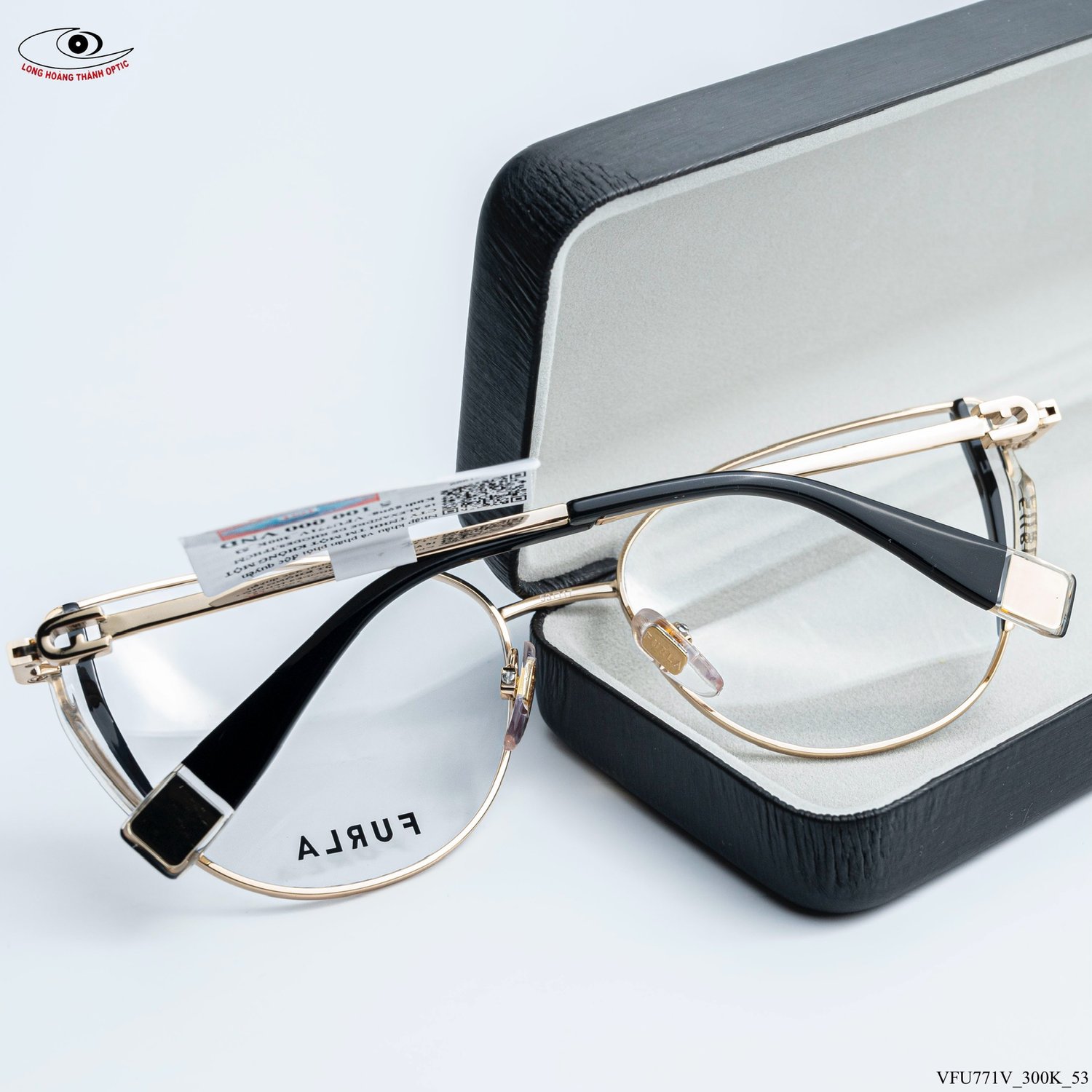 Gọng kính Furla VFU771V Col.300K dáng mắt mèo vàng gold viền đen tinh tế, mang đến vẻ đẹp sang trọng và thời thượng cho phái nữ.