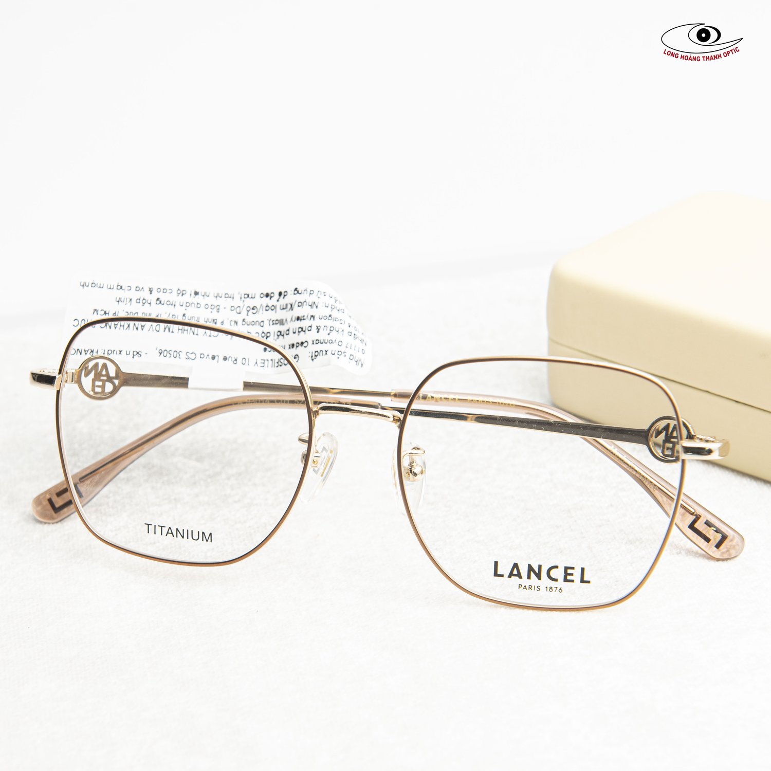 Gọng Kính Lancel LA93014 C01 - Dáng browline màu vàng hồng, siêu nhẹ với chất liệu titanium.